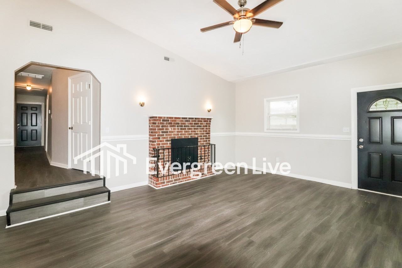 521 Weaver Cir - Photo 3 of 15