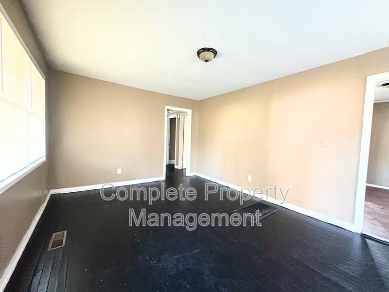 1252 18th Pl Sw - Photo 4 of 16