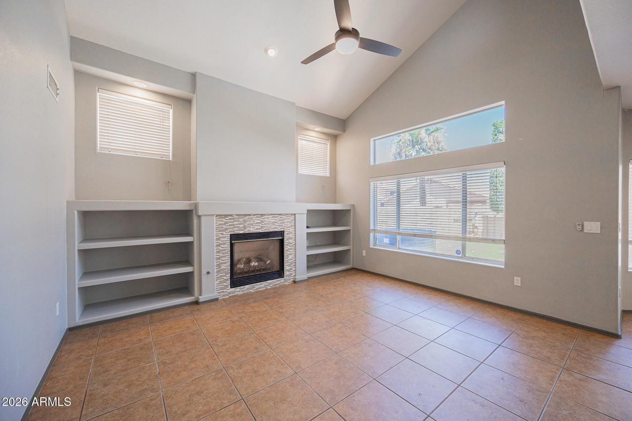 868 W Tremaine Ave - Photo 3 of 33