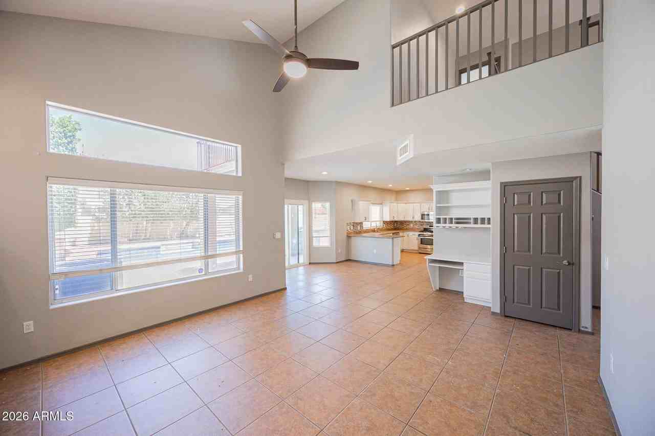 868 W Tremaine Ave - Photo 4 of 33