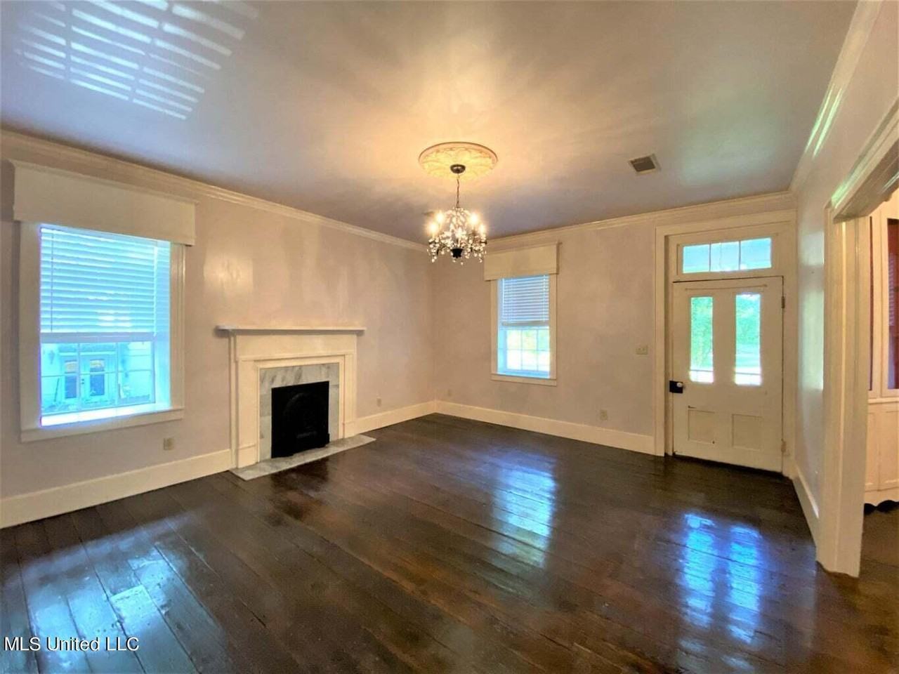 275 W Chulahoma Ave - Photo 2 of 7