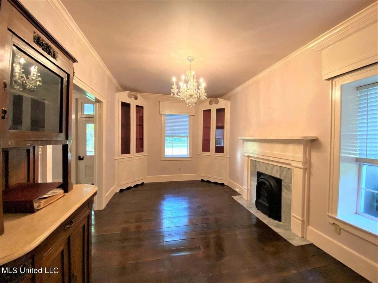 275 W Chulahoma Ave - Photo 3 of 7