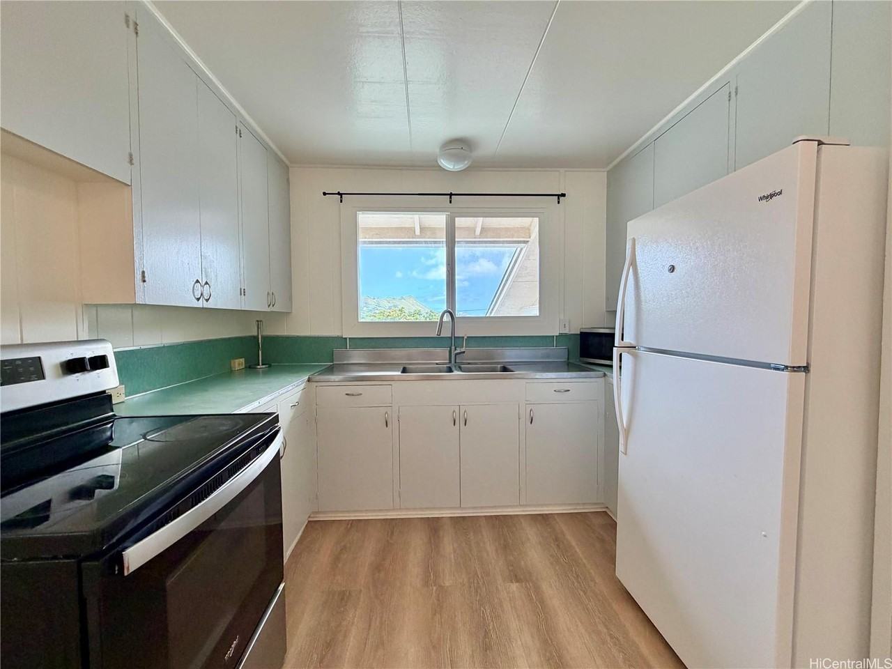 2541 Pauoa Rd - Photo 3 of 18