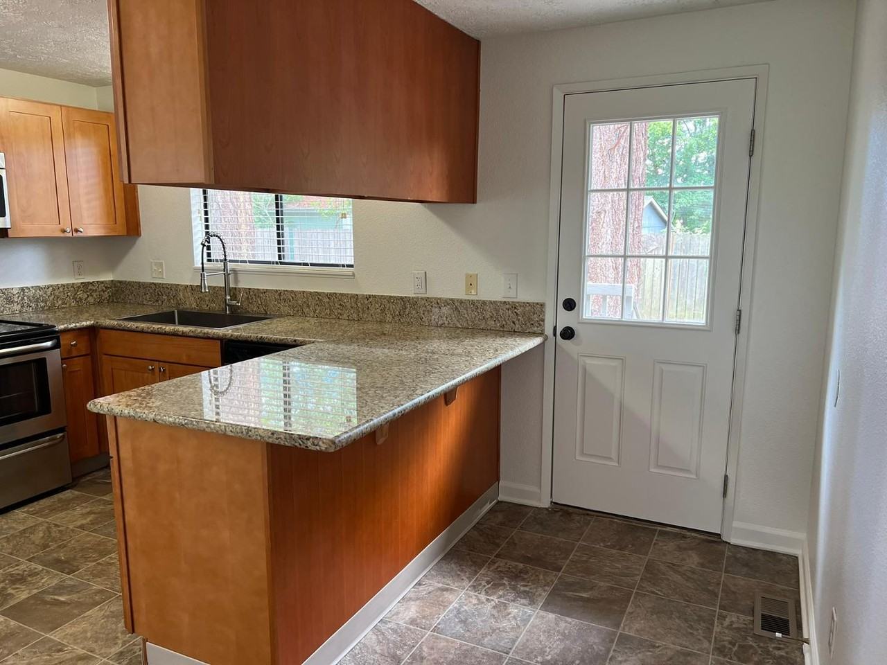 1078 Se Fir Grove Loop - Photo 4 of 23
