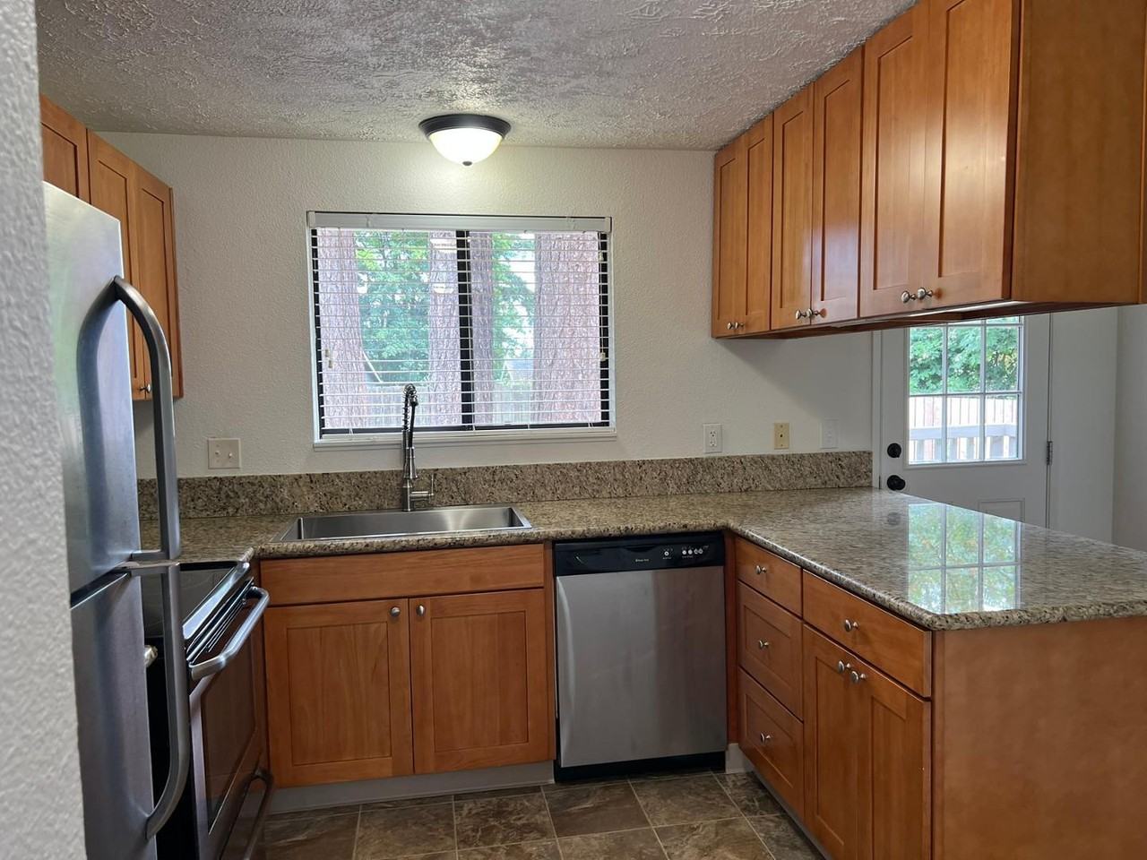 1078 Se Fir Grove Loop - Photo 5 of 23