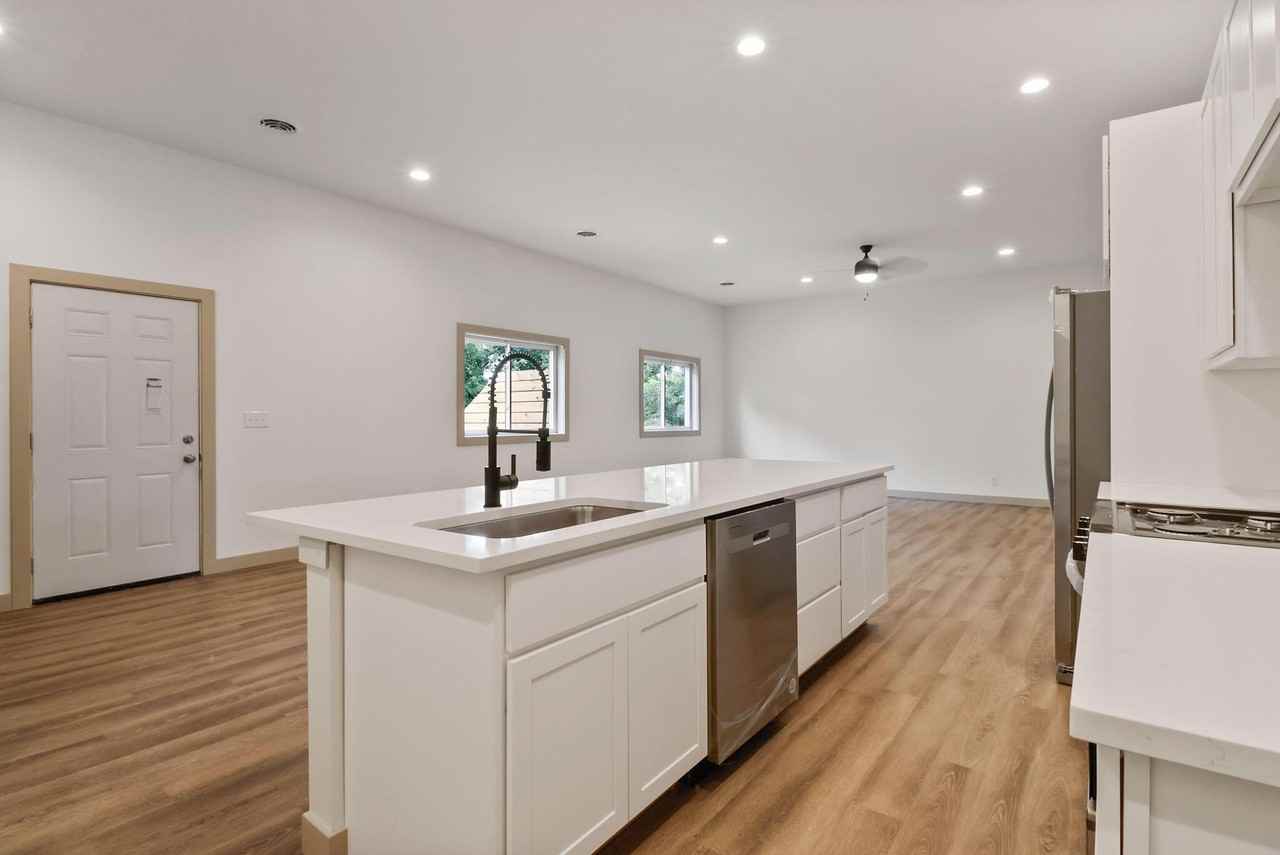410 Pine Lake Ave #D - Photo 5 of 16