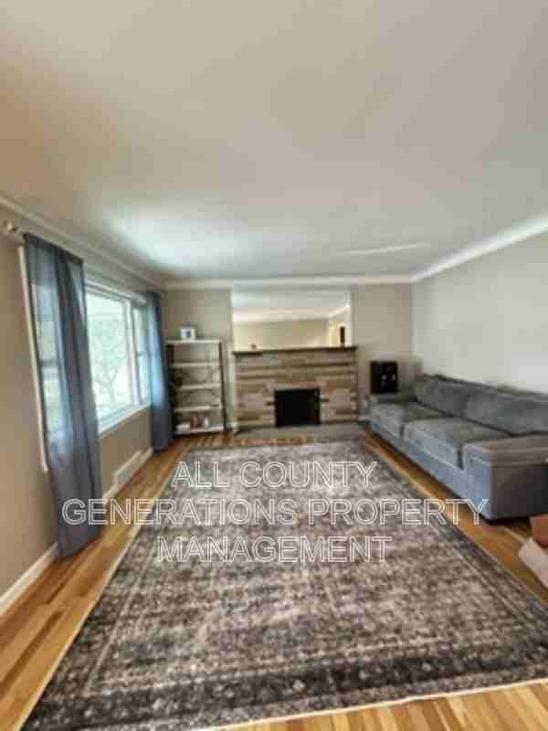 6558 Lawnwood Ave - Photo 4 of 16