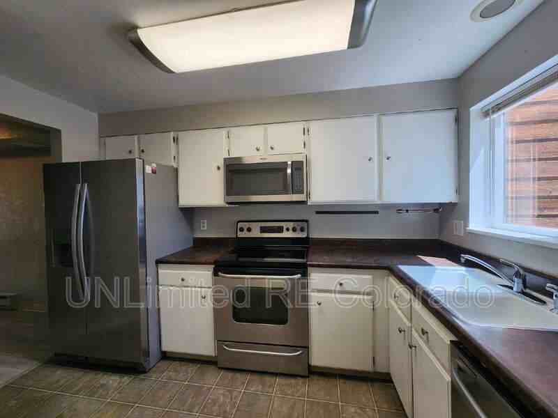 301 Zeta St #2 - Photo 7 of 14