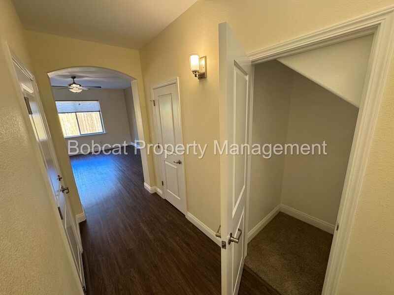 1226 Saltern Dr - Photo 3 of 28