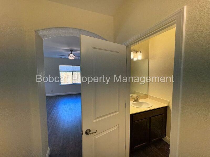 1226 Saltern Dr - Photo 4 of 28