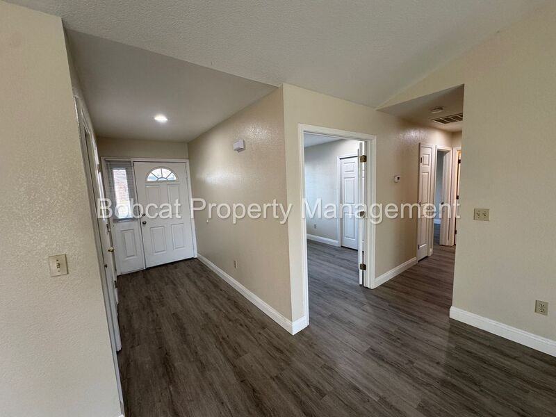 426 Springview Dr - Photo 2 of 22