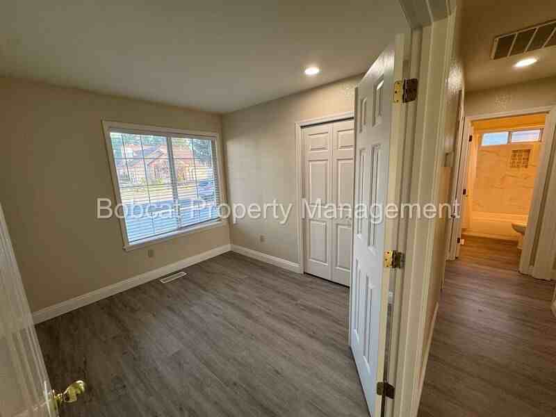 426 Springview Dr - Photo 3 of 22