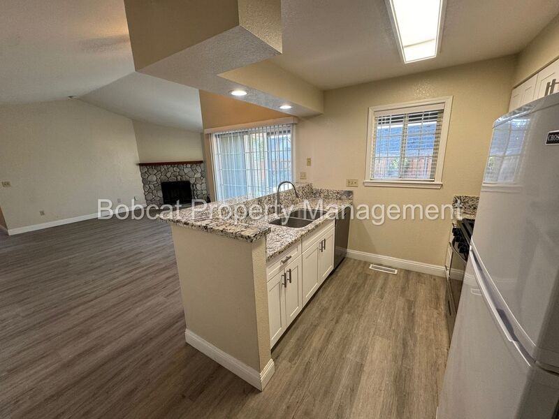 426 Springview Dr - Photo 7 of 22