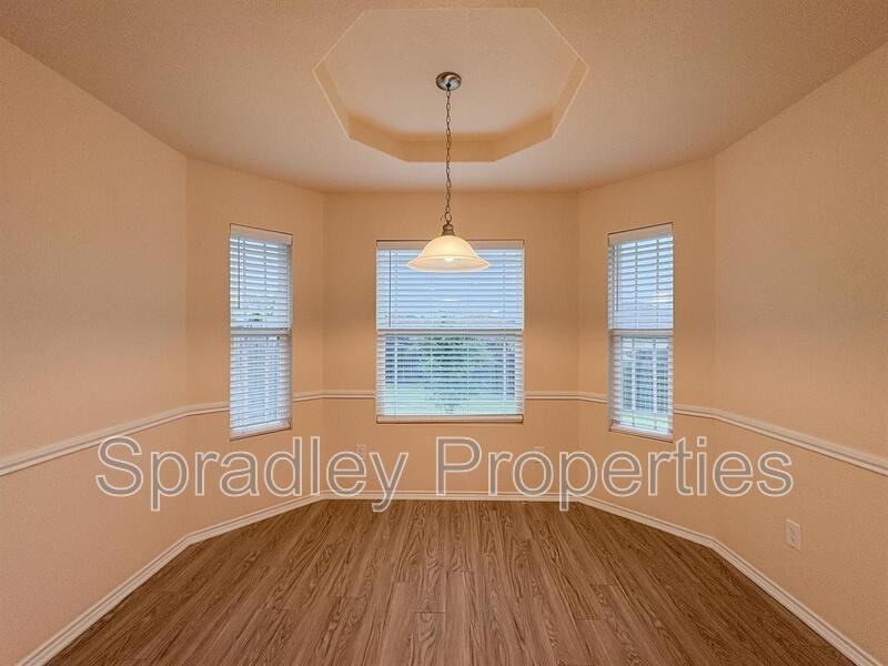 2214 Justice Dr - Photo 4 of 19