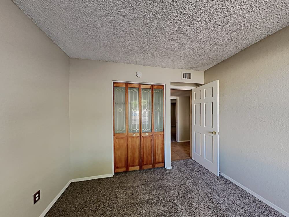 3142 W Danbury Dr - Photo 2 of 5