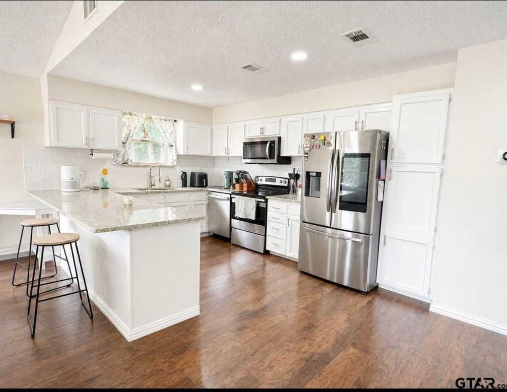 22733 Creekwood Dr - Photo 6 of 9