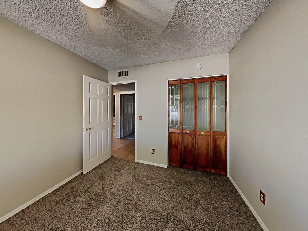 3142 W Danbury Dr - Photo 4 of 5