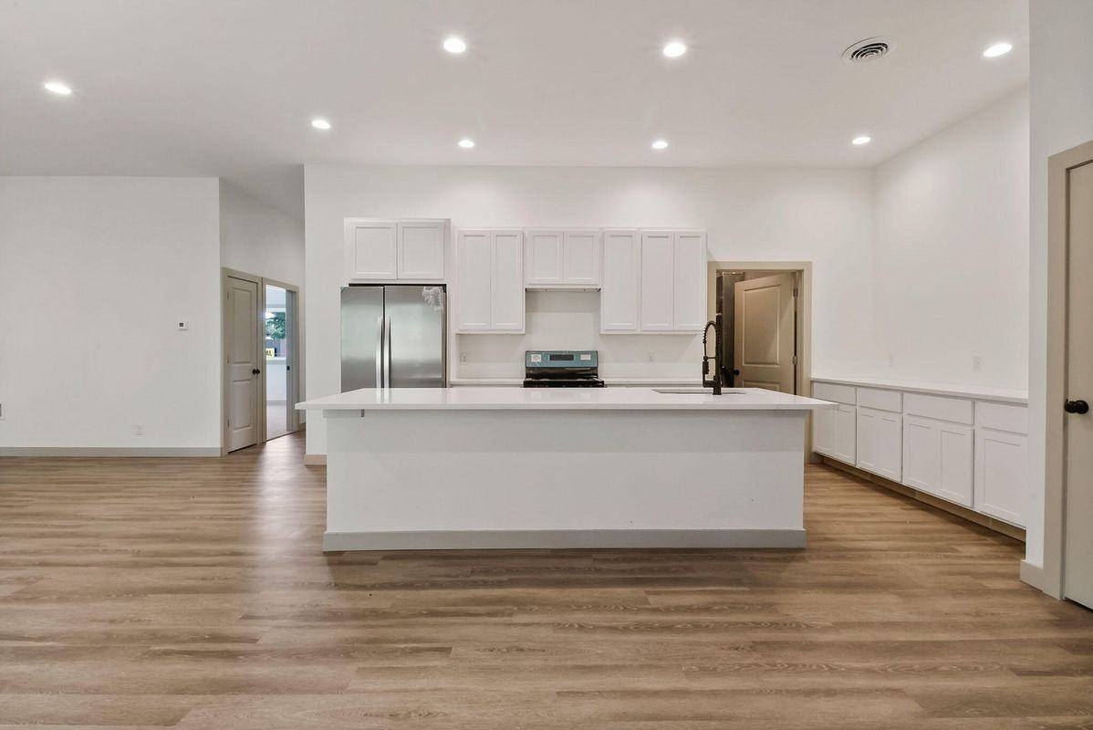 410 Pine Lake Ave - Photo 5 of 14