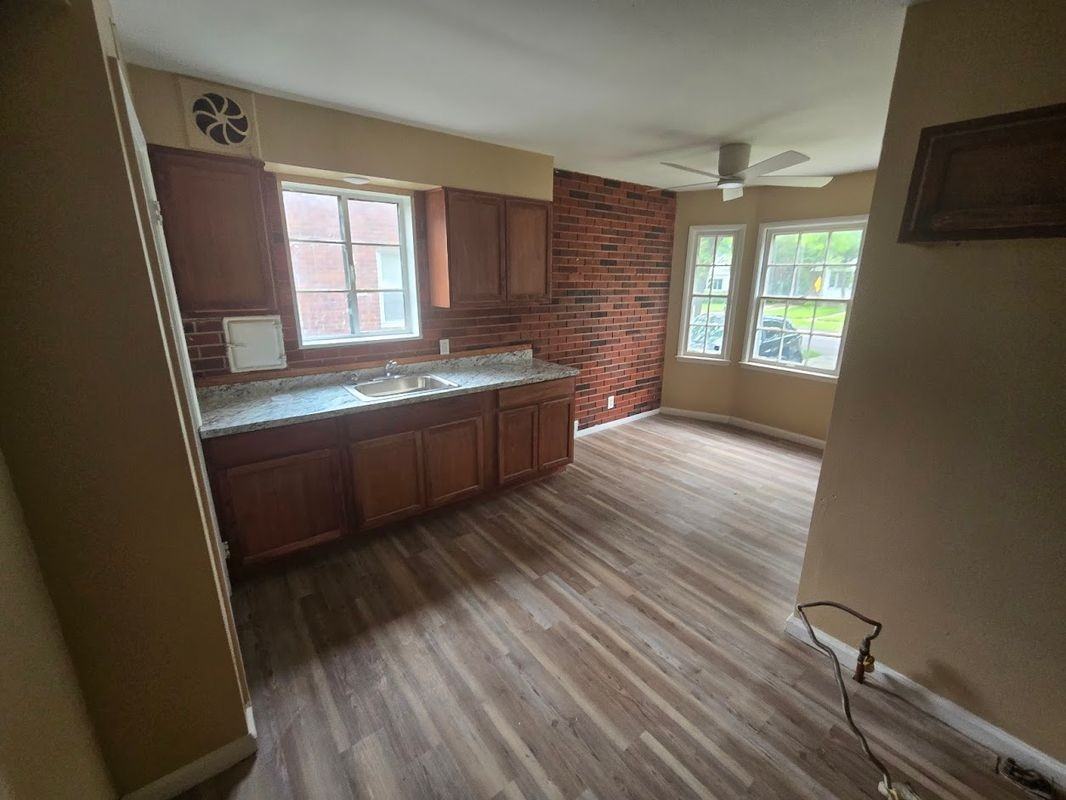 11035 Worden St - Photo 2 of 10