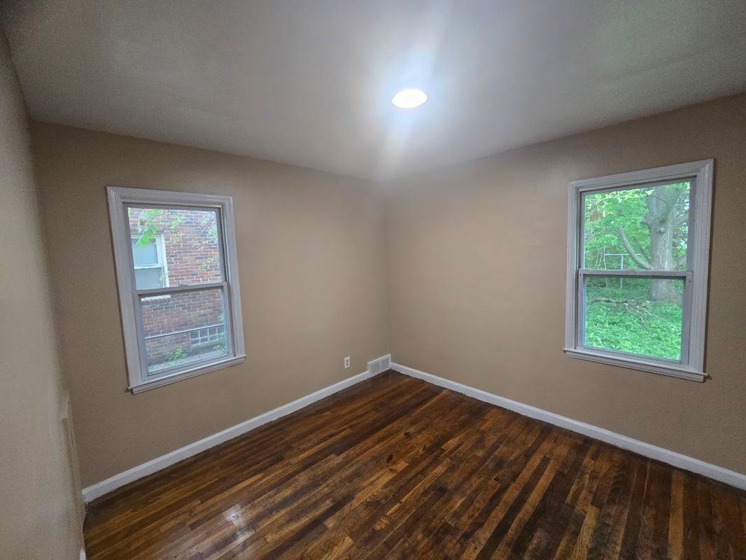 11035 Worden St - Photo 3 of 10