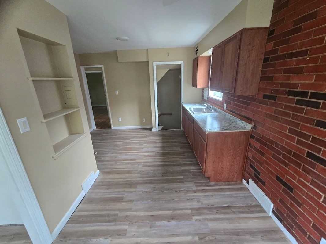 11035 Worden St - Photo 5 of 10