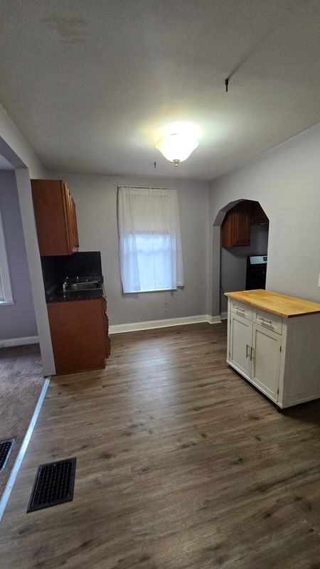 9109 Argyle Ave - Photo 5 of 17
