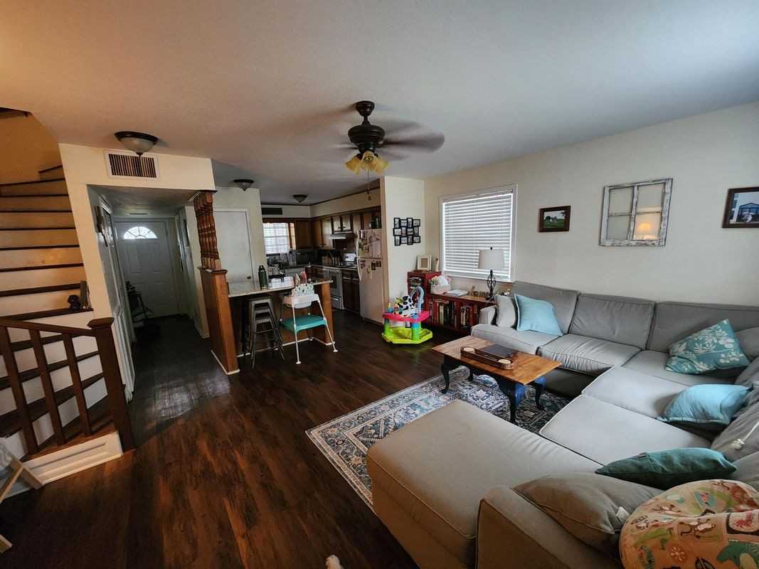611 Peyton St - Photo 2 of 18