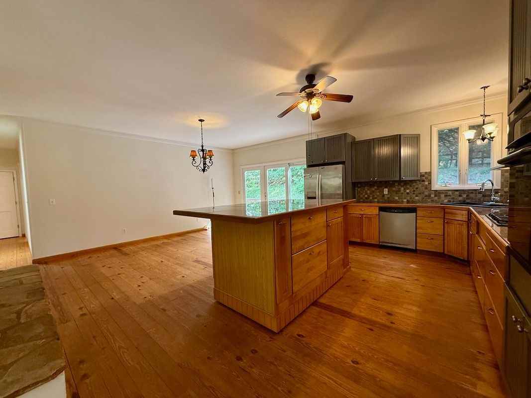 181 Brier Rose Ln - Photo 3 of 17