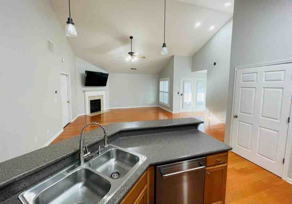 2335 Gateview Ct - Photo 7 of 15