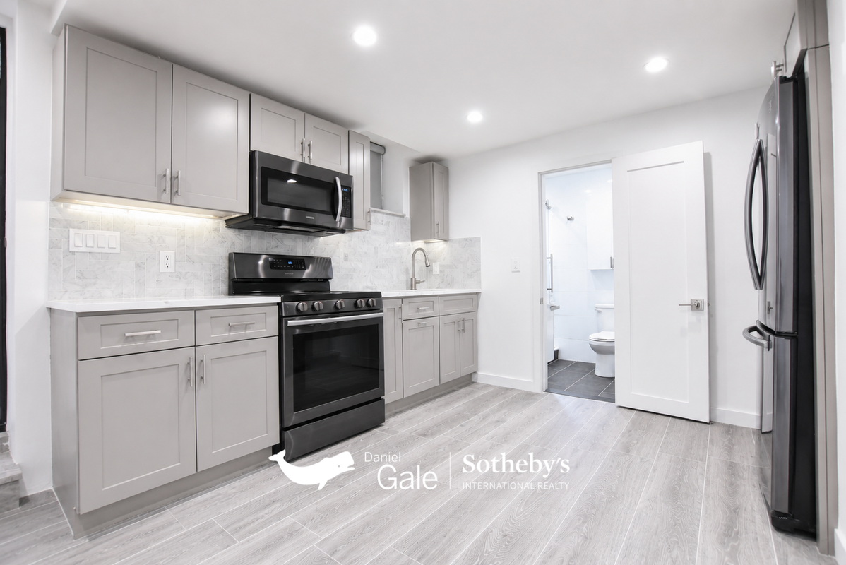 2343 26th St - Photo 4 of 5