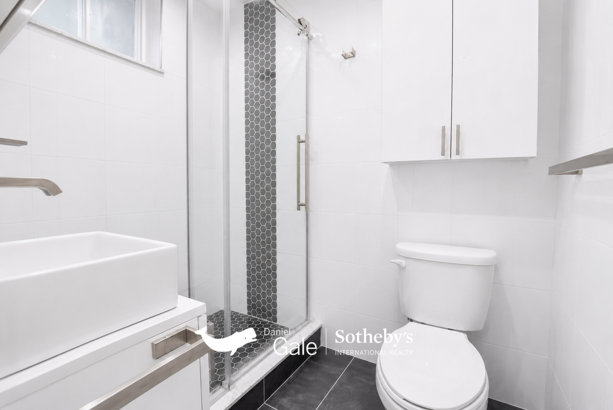 2343 26th St - Photo 5 of 5
