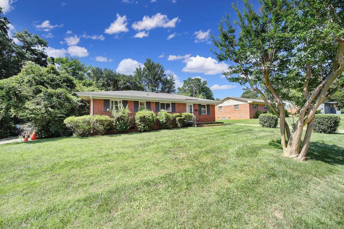 4301 Briarhill Dr - Photo 3 of 31