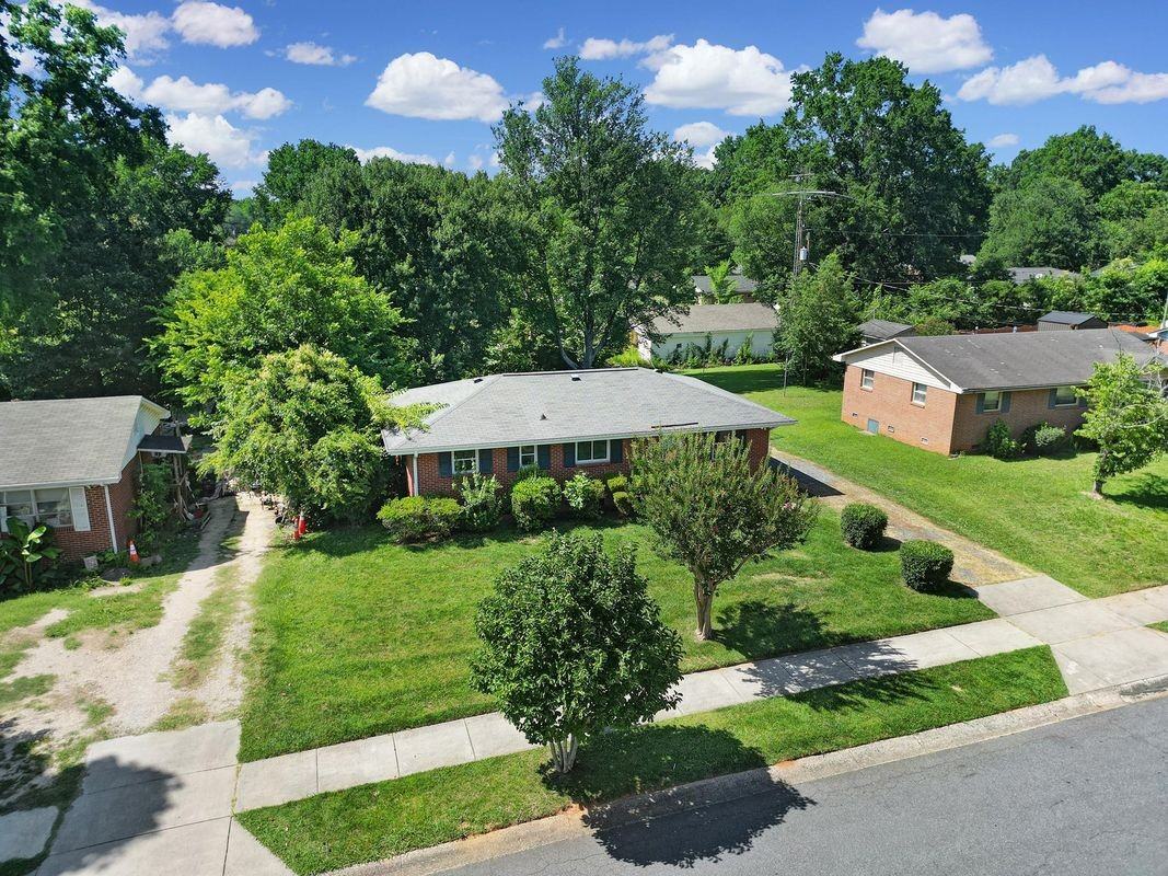 4301 Briarhill Dr - Photo 4 of 31