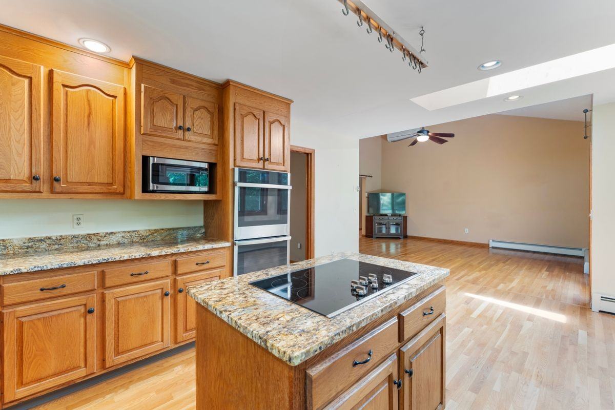 202 West Rd - Photo 4 of 49