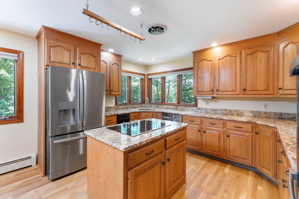 202 West Rd - Photo 5 of 49