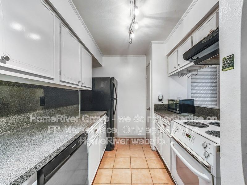 3131 Cummins St #15 - Photo 6 of 17
