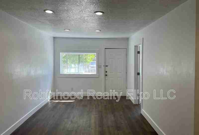 540 9th St - Photo 2 of 13