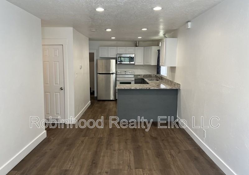 540 9th St - Photo 3 of 13