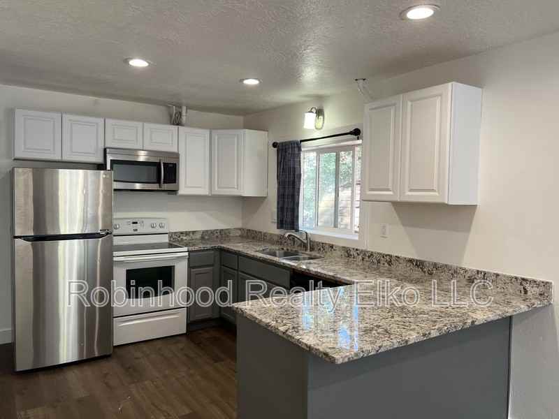 540 9th St - Photo 4 of 13