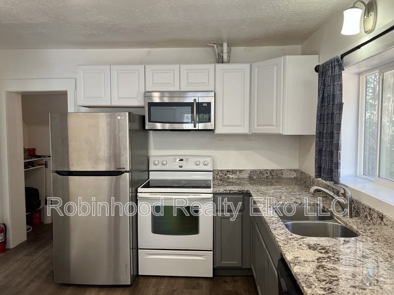 540 9th St - Photo 5 of 13