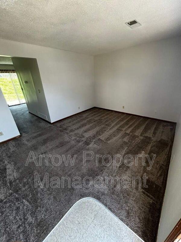 1304 S Jackson St - Photo 2 of 16