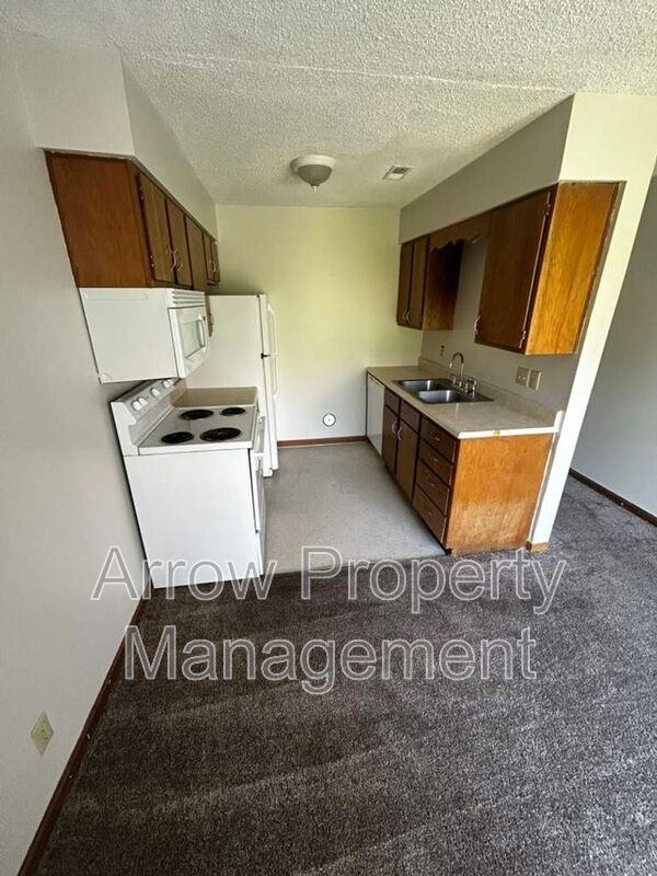 1304 S Jackson St - Photo 4 of 16