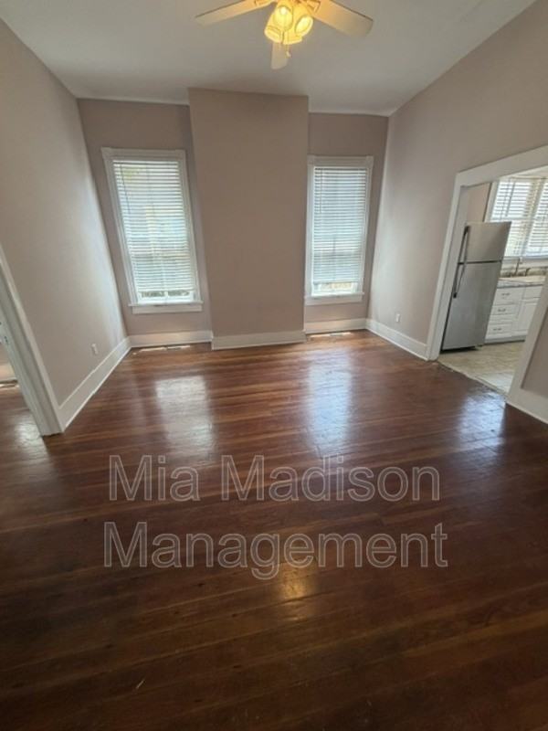 305 W 39th St Lowr Front - Photo 3 of 9