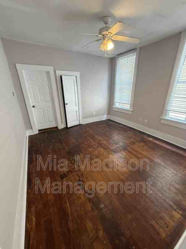 305 W 39th St Lowr Front - Photo 5 of 9