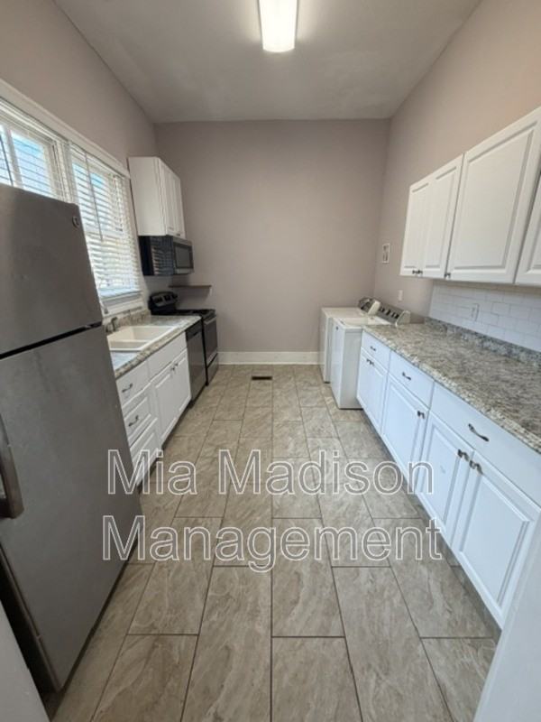 305 W 39th St Lowr Front - Photo 6 of 9