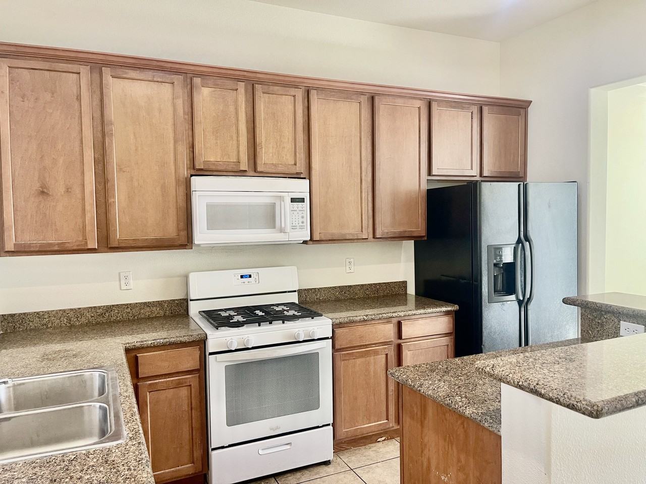 6550 Ditmars Street - Photo 3 of 32