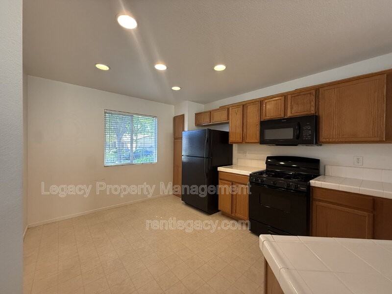 4329 Middlebury Way - Photo 5 of 20