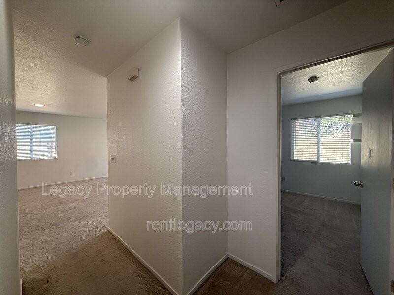 4329 Middlebury Way - Photo 6 of 20