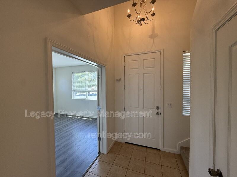 1552 Bailey Dr - Photo 2 of 27
