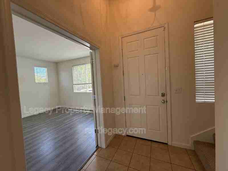 1552 Bailey Dr - Photo 3 of 27